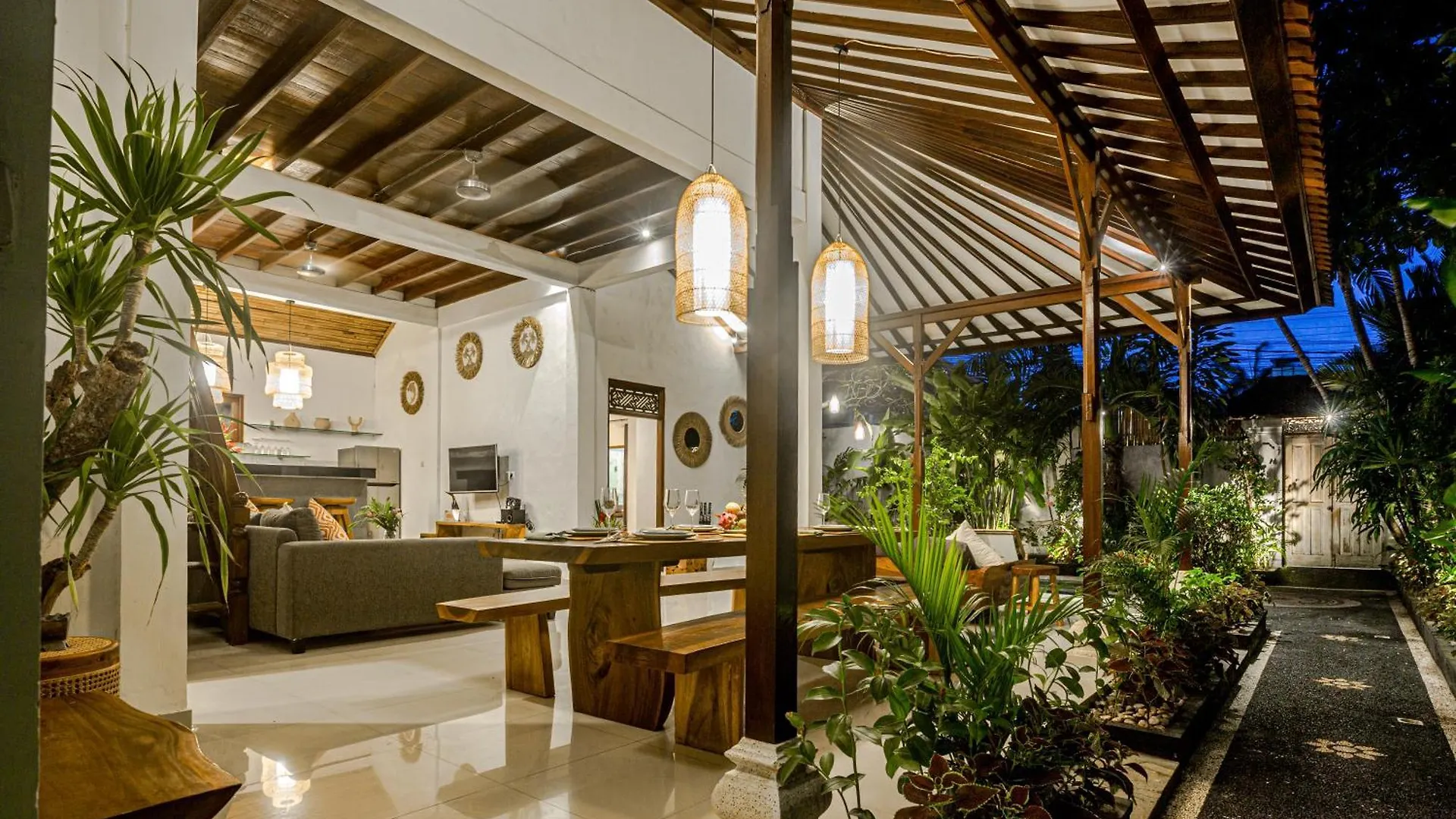 Villa Deba 4 By Bali Villa Solutions Seminyak   Seminyak (Bali)